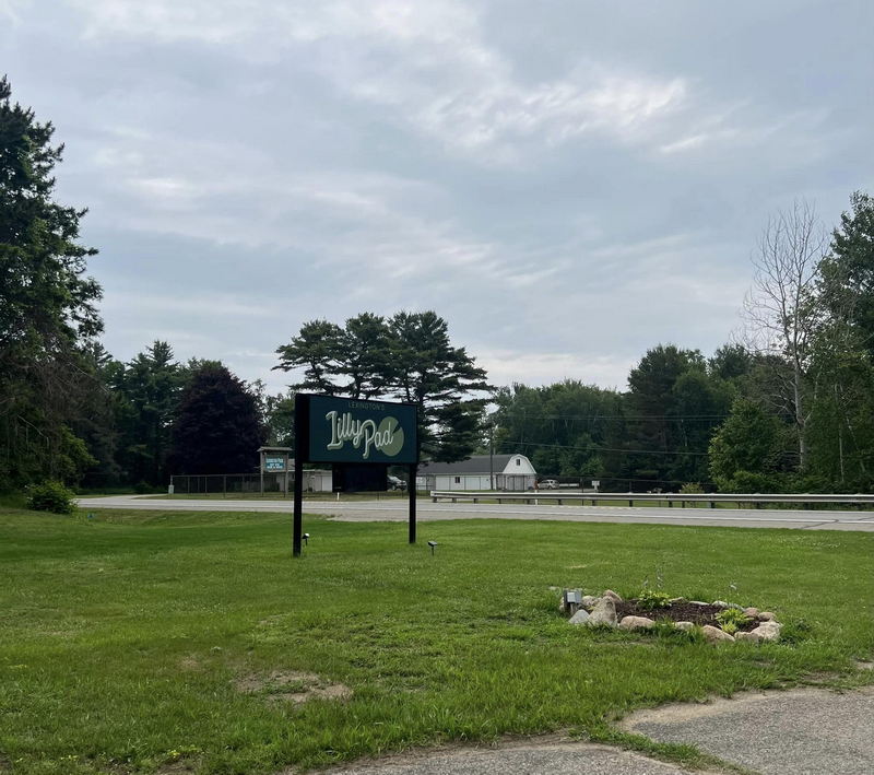 Lexingtons LillyPad (Azure Tides, Lexington Budget Motel) - Web Listing (newer photo)